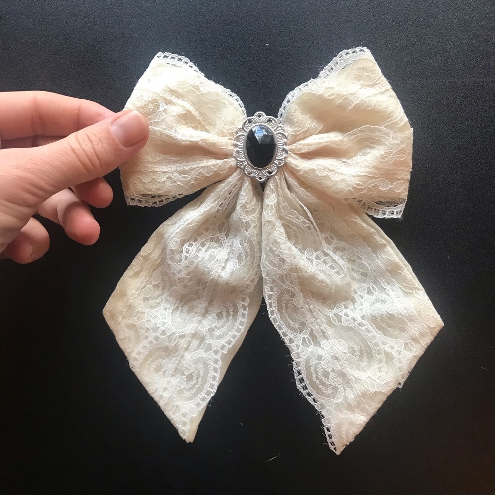 Vintage looking hair bow and brooch (2 in 1)